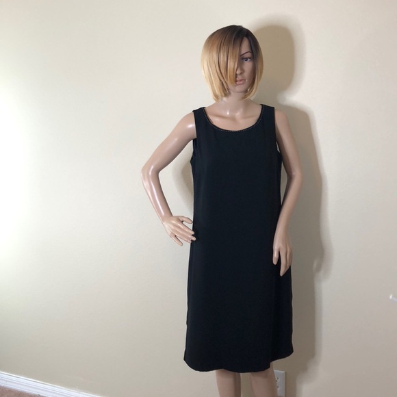 Black Sleeveless Dress - Picture 3 of 3